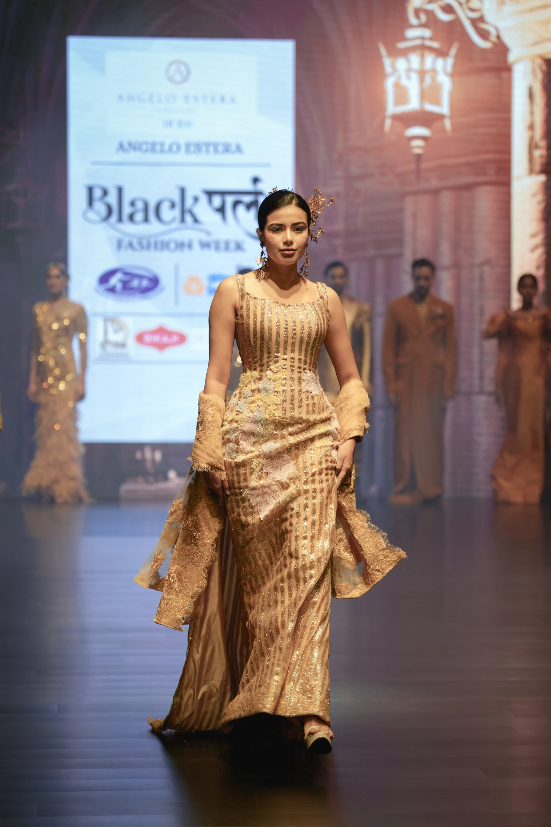 Angelo Estera Dubai - Look 1