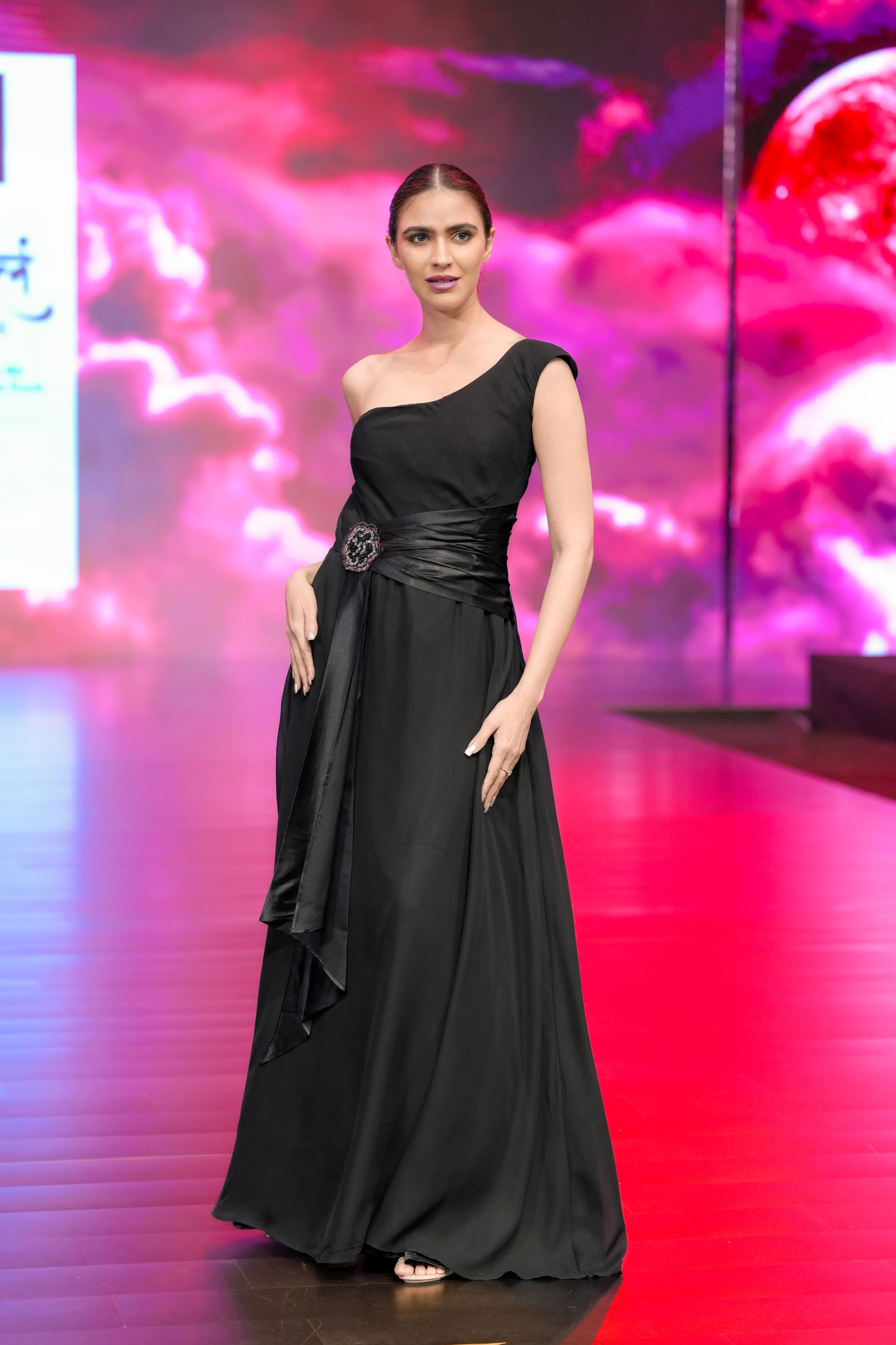 Dr Naveen - Look 9