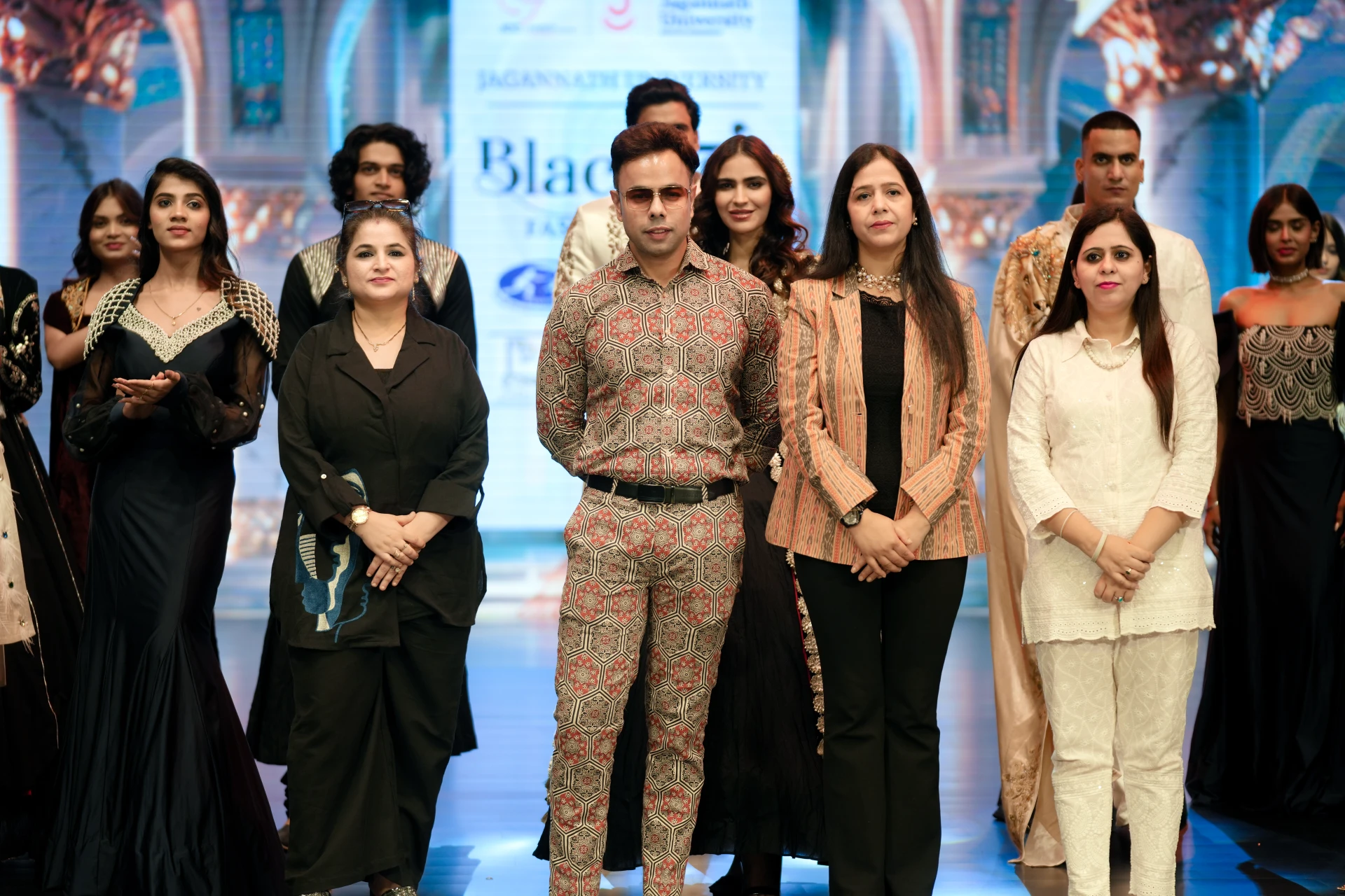 Jaganath University - Look 9