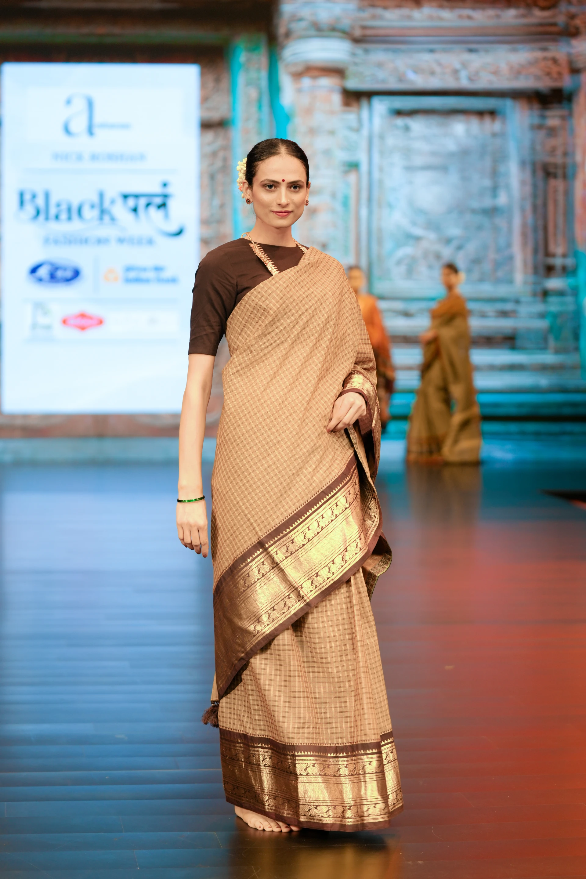 Nick Roshan - Look 1