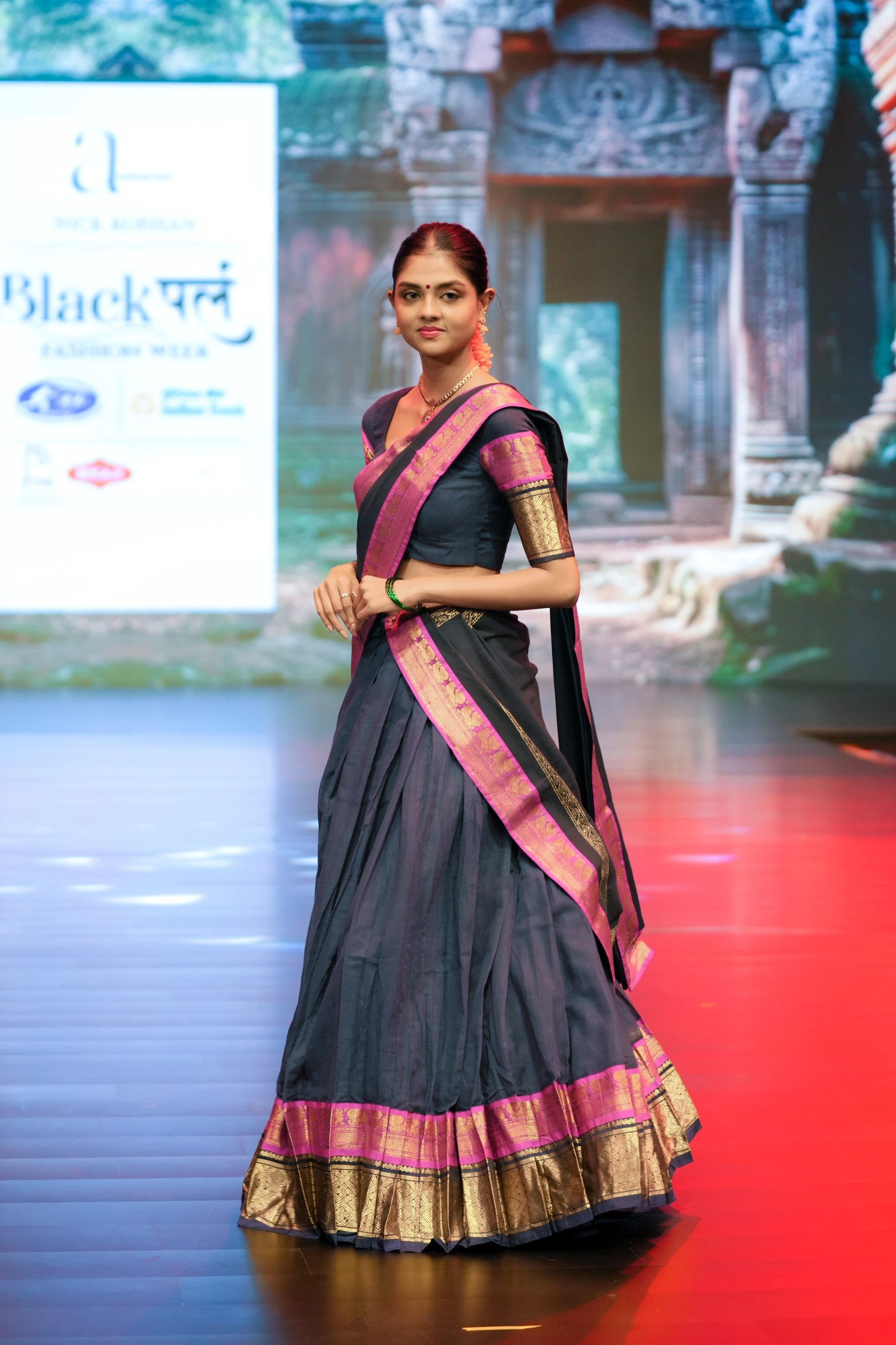 Nick Roshan - Look 4
