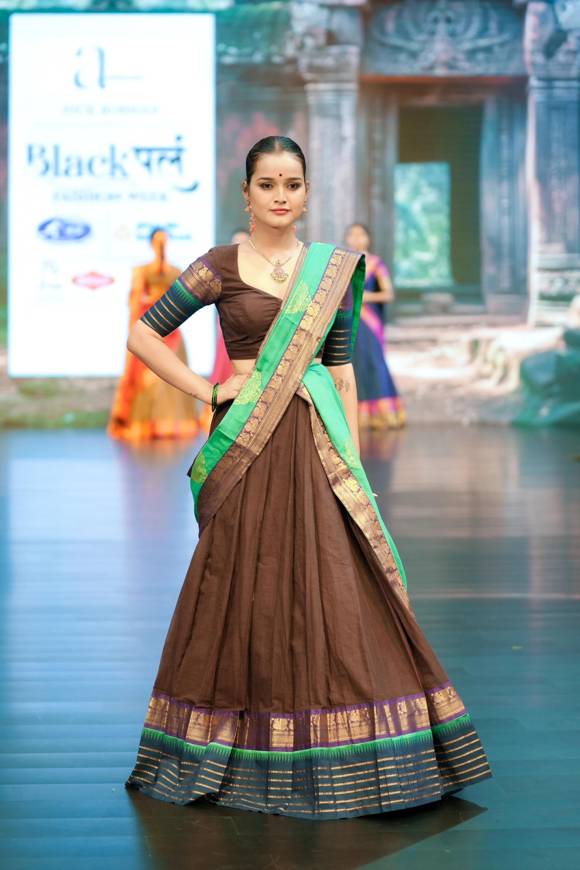 Nick Roshan - Look 6