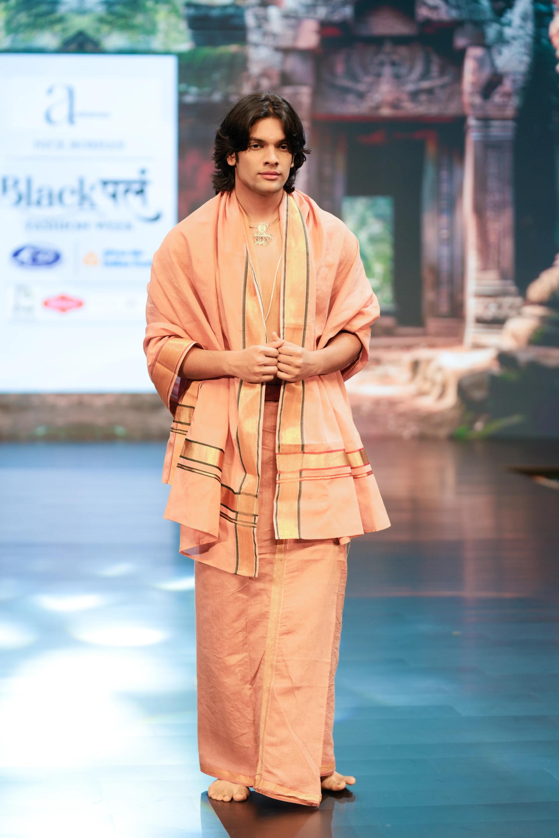 Nick Roshan - Look 7
